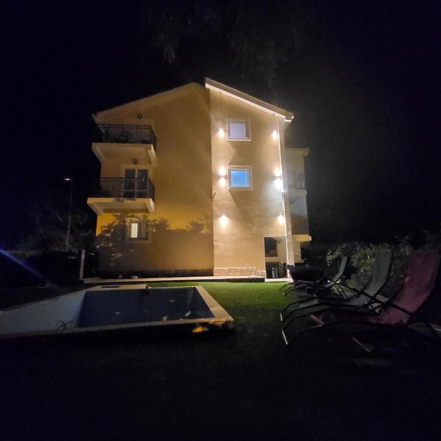 Apartmani Mia Sorajic Petrovac 外观 照片