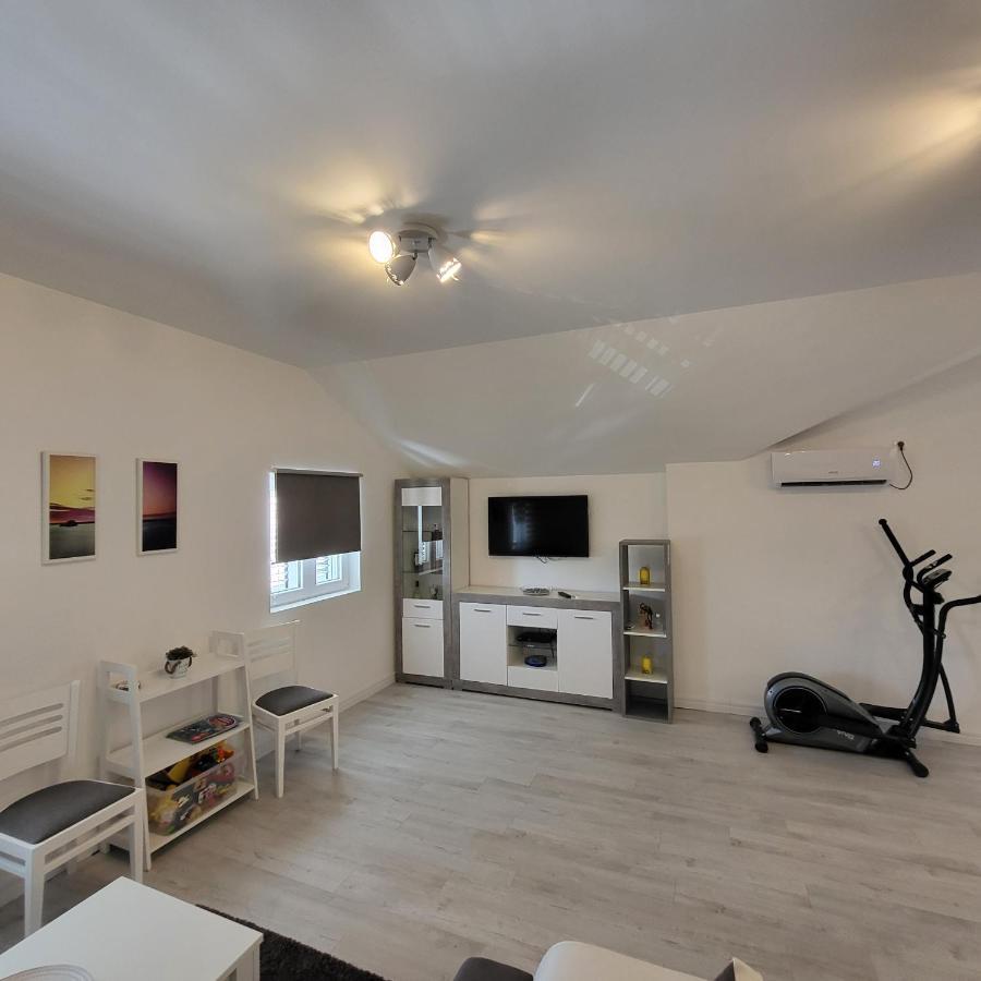 Apartmani Mia Sorajic Petrovac 外观 照片