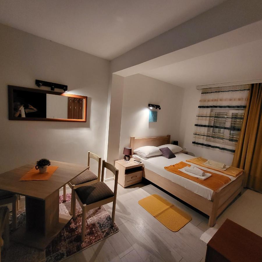 Apartmani Mia Sorajic Petrovac 外观 照片
