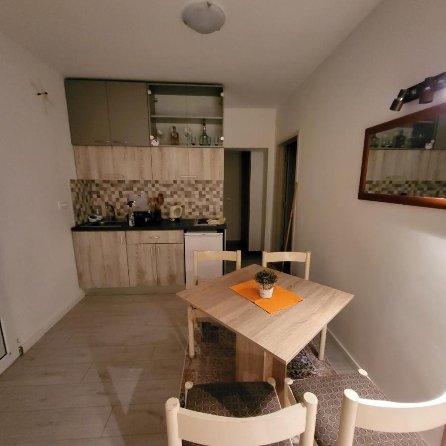 Apartmani Mia Sorajic Petrovac 外观 照片